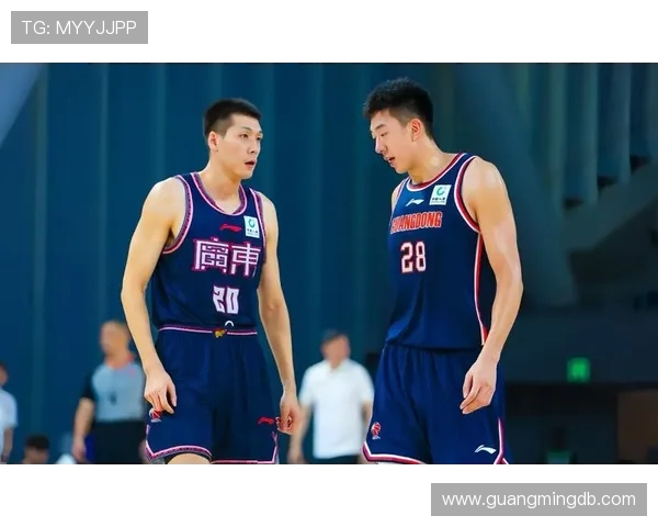 胡明轩引领广东男篮新风貌全面解析球队重塑与未来发展方向 胡明轩引领广东男篮新风貌全面解析球队重塑与未来发展方向