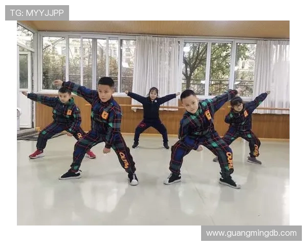 深圳街舞队的个人能力提升与团队协作的完美结合探讨