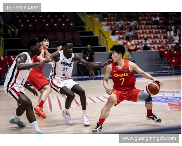 奥运赛场中国男篮对决法国队期待精彩表现与激烈竞争 奥运赛场中国男篮对决法国队期待精彩表现与激烈竞争